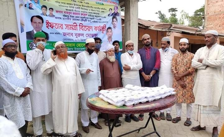 ইছাখালীতে এতিম ও দুস্থদের মাঝে ইফতার বিতরণ