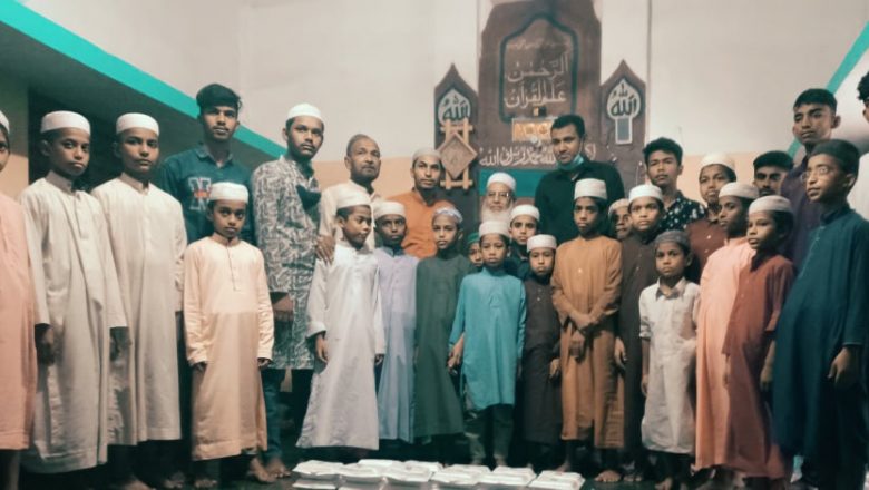 মিঠানালায় ইউনিয়ন ছাত্রলীগ নেতা মামুনের ইফতার বিতরণ