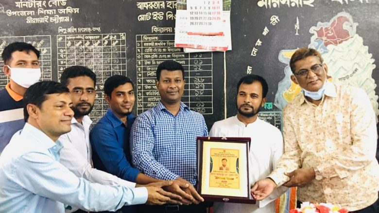 মির্জা বাজার প্রাথমিক বিদ্যালয়ে শ্রেণীকক্ষ নির্মাণের জন্য শিক্ষানুরাগী নুরুল গনিকে সংবর্ধনা