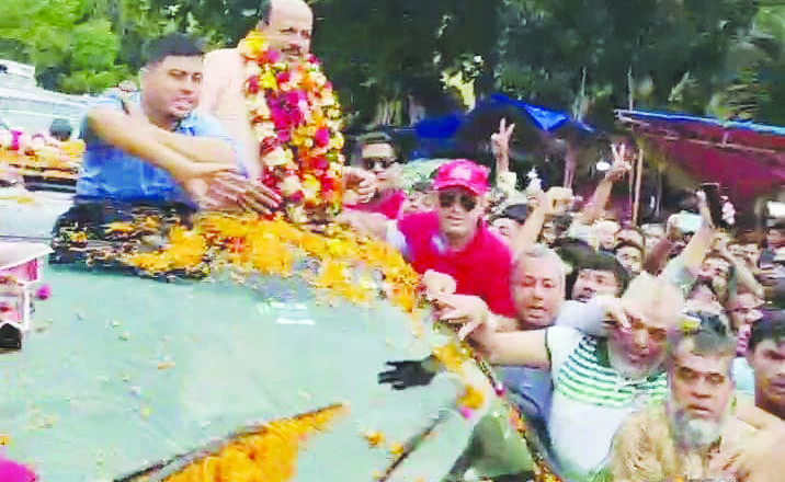 আসলাম চৌধুরী’কে অভিনন্দন জানাতে কারা ফটক থেকে সীতাকুন্ড পর্যন্ত নেতাকর্মীর ঢল