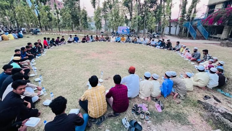 মীরসরাই কলেজ ও পৌরসভা ছাত্রদল এর উদ্যোগে দোয়া ও ইফতার মাহফিল এবং ইফতার বিতরণ কর্মসূচি অনুষ্ঠিত।