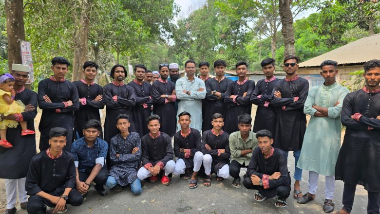 ঈদুল ফিতরে নিজ বাড়িতে ঈদ শুভেচ্ছা বিনিময় উপজেলা কৃষক দলের আহবায়ক মো আশরাফ উদ্দিন।