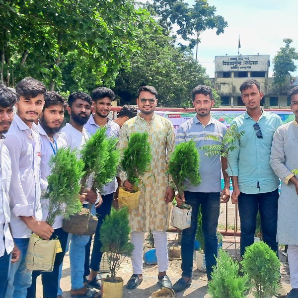 শহীদ জিয়ার ৪৪তম শাহাদাত বার্ষিকী উপলক্ষে নিজামপুর কলেজ ছাত্রদলের বৃক্ষরোপণ কর্মসূচি সম্পন্ন।
