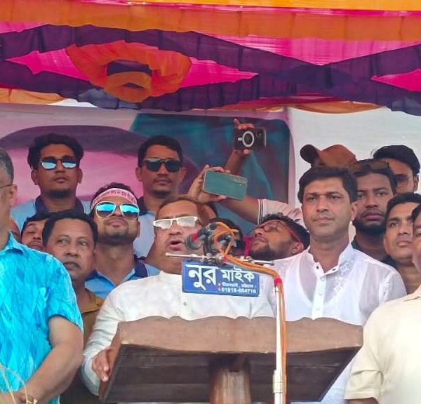 মীরসরাইয়ে বিপ্লব ও সংহতি দিবস উপলক্ষে মহাসমাবেশ অনুষ্ঠিত