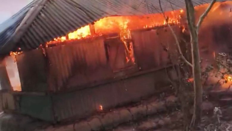 তারাকাটিয়ায় আগুনে পুড়ে গেল মুক্তিযোদ্ধার কাচারিঘর