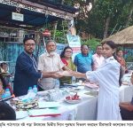 বই পড়া উৎসবের দ্বিতীয় দিনে তরুণ তরুণীদের পাঠ ও শরতের কবিতা